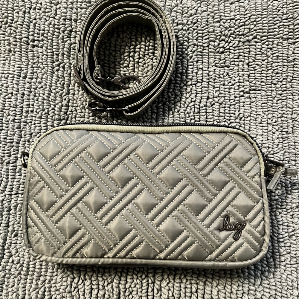Lug Coupe XL Convertible Crossbody Bag - NWOT
Color: Sage with Daises Interior